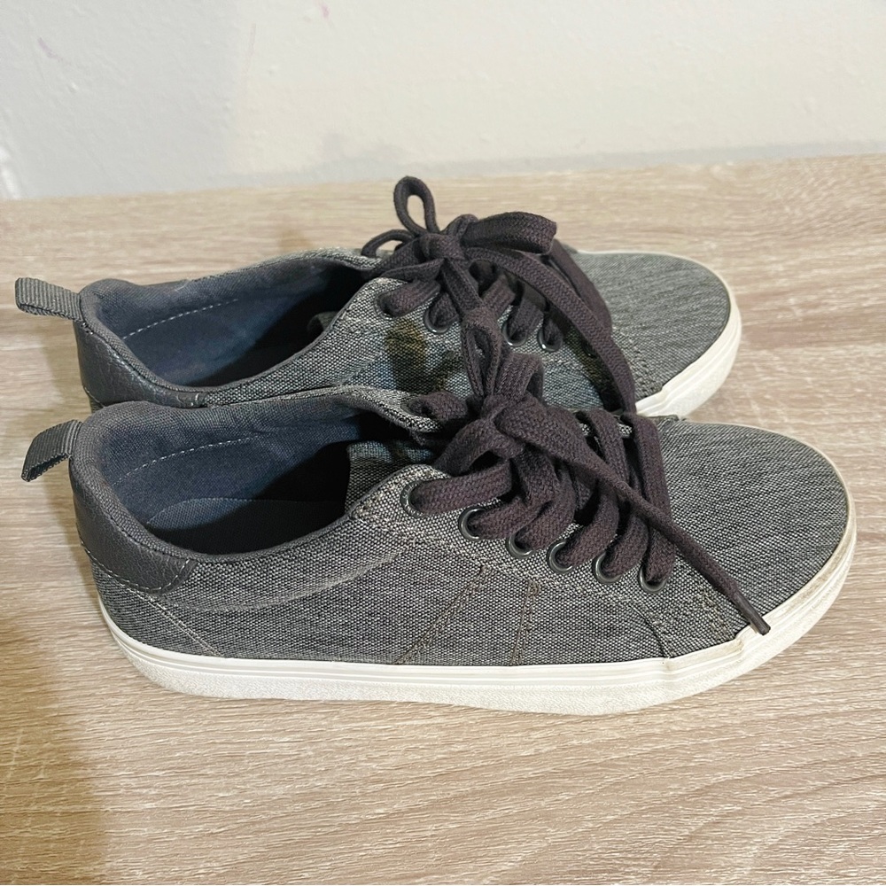 Kids Shoes - Picture 3 of 6
